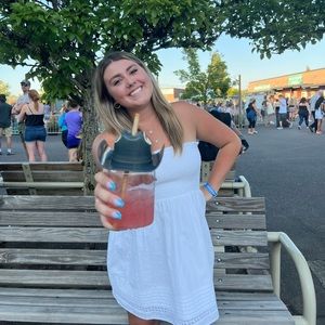 Meet your Posher, Makayla